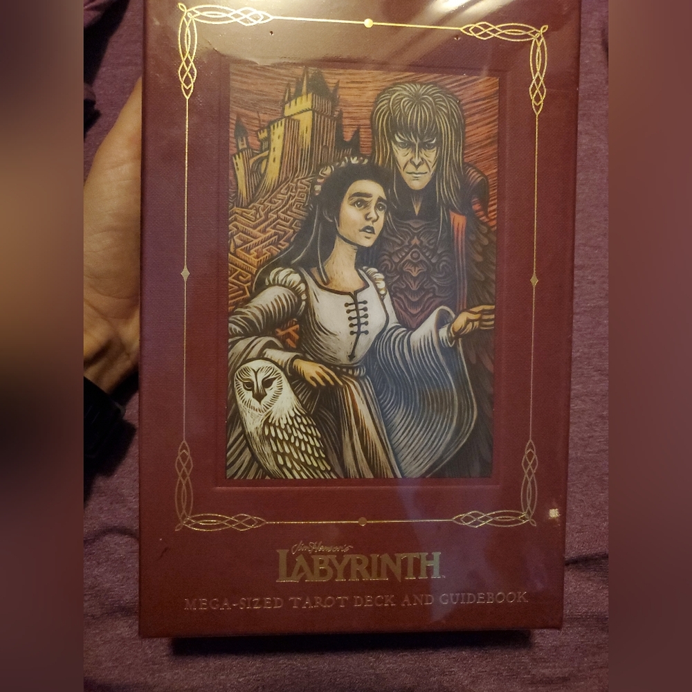 Labyrinth Mega-Sized Tarot Deck, Velvet Pouch And Card Stand